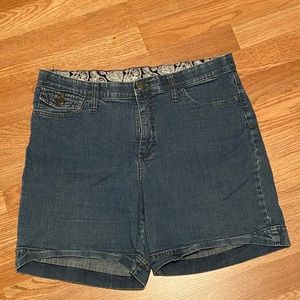 Lee’s throwback denim shorts for ladies. 90’s/Y2K